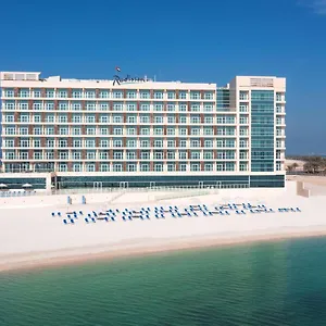 4* אתר נופש Radisson Khaimah Marjan Island